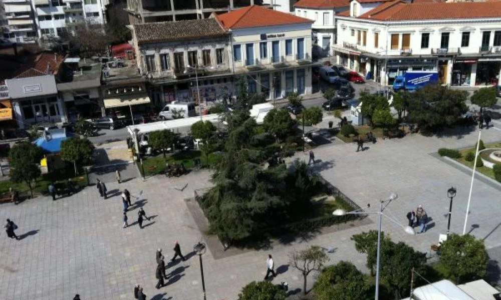 Λαμία: Η πόλη σκεπάστηκε από ομίχλη – Μοναδικές εικόνες
